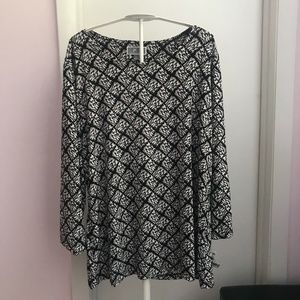 - NWT JM Collection Black and White Printed Top